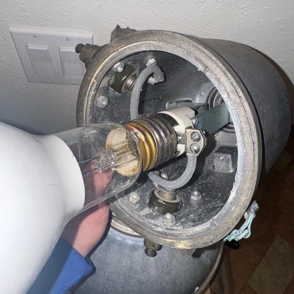 Vtg 1950’s LM Holophane GUMBALL STREET LIGHT Industrial Prismatic Acorn Fixture - Picture 7 of 14